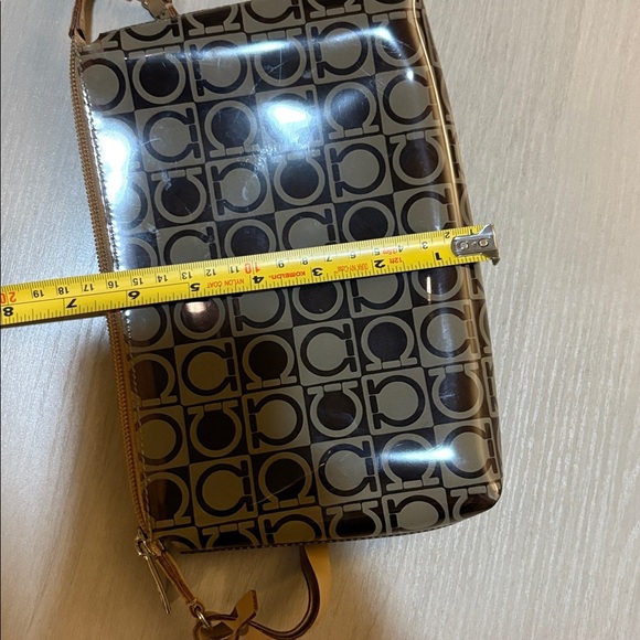 Salvatore Ferragamo Brown Monogram Women's handbag,shoulder bag or wrislet - Picture 15 of 16